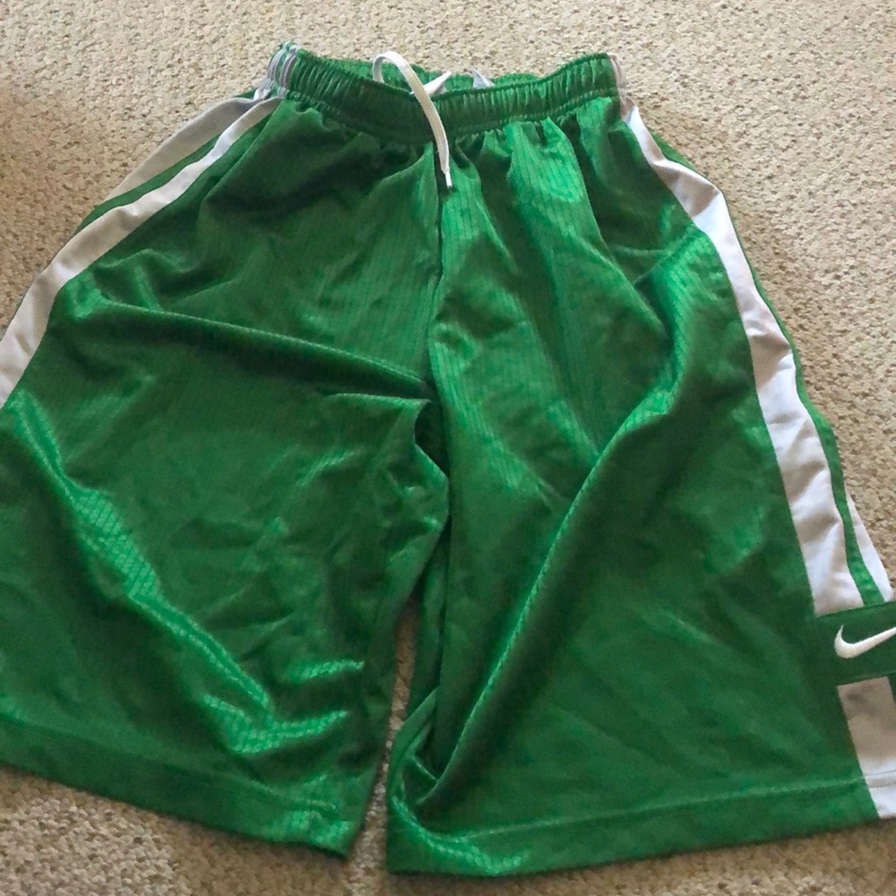 Boys L Nike shorts